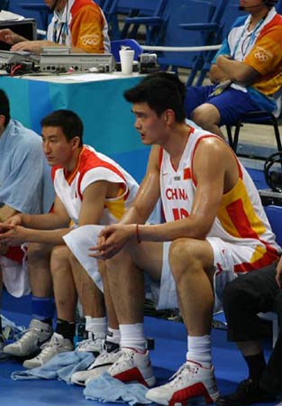 从弱侧内收 从弱侧内收