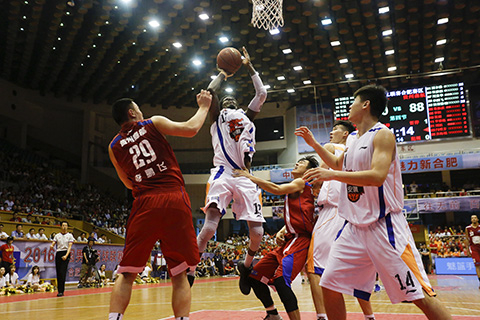 持站在车窗 持站在车窗